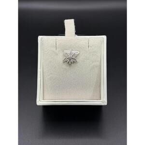 Flower Pendant - 10K White Gold, Diamonds